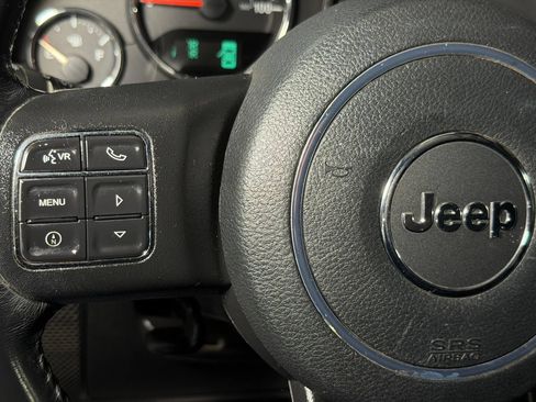 Used 2018 Jeep Wrangler Unlimited Sahara w/ Connectivity Group AWD/4WD image 31