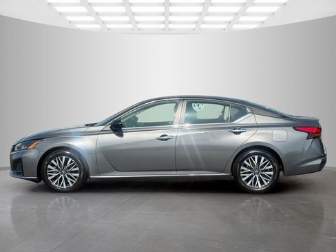 Used 2025 Nissan Altima 2.5 SV FWD image 6