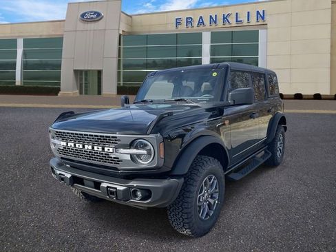 New 2025 Ford Bronco Badlands image 3