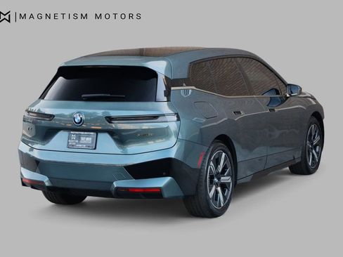 Used 2022 BMW iX xDrive50 w/ Premium Package image 9