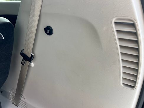 Used 2024 Chrysler Pacifica Touring-L FWD image 19