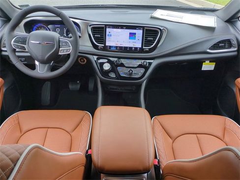 New 2026 Chrysler Pacifica Pinnacle w/ Trailer Tow Group image 15