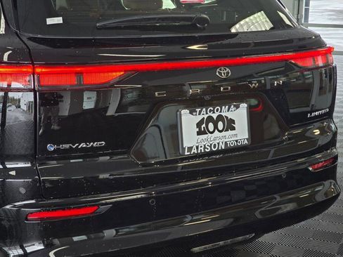 New 2025 Toyota Crown Signia Limited image 12