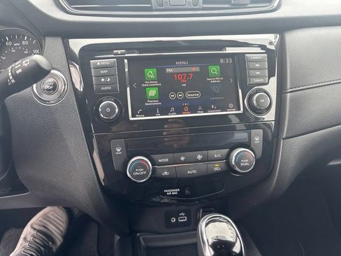 Used 2018 Nissan Rogue SV w/ Sun & Sound Touring Package AWD/4WD image 15