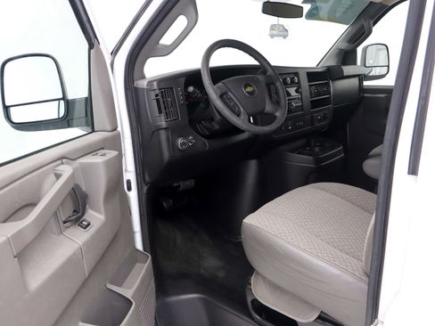 Used 2017 Chevrolet Express 3500 LT w/ LT Preferred Equipment Group RWD image 19