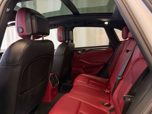 Certified 2023 Porsche Macan S AWD/4WD image 24