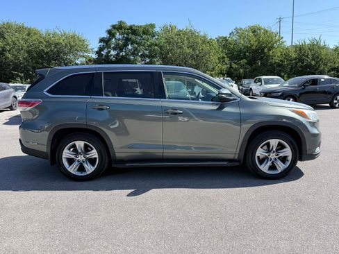 Used 2014 Toyota Highlander Limited Platinum AWD/4WD image 7
