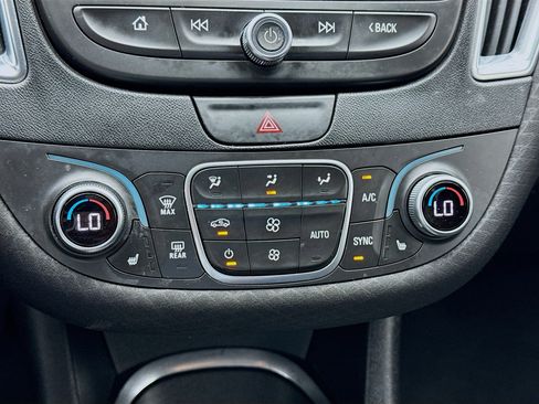 Used 2019 Chevrolet Malibu LT image 12