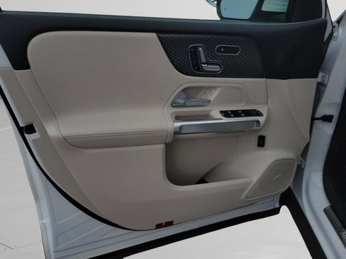 Certified 2025 Mercedes-Benz GLB 250 image 27