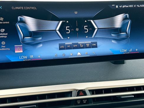 Used 2024 BMW iX xDrive50 w/ Sport Package AWD/4WD image 16