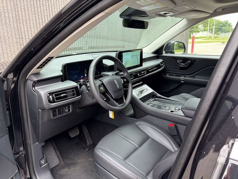 New 2026 Lincoln Aviator AWD image 10