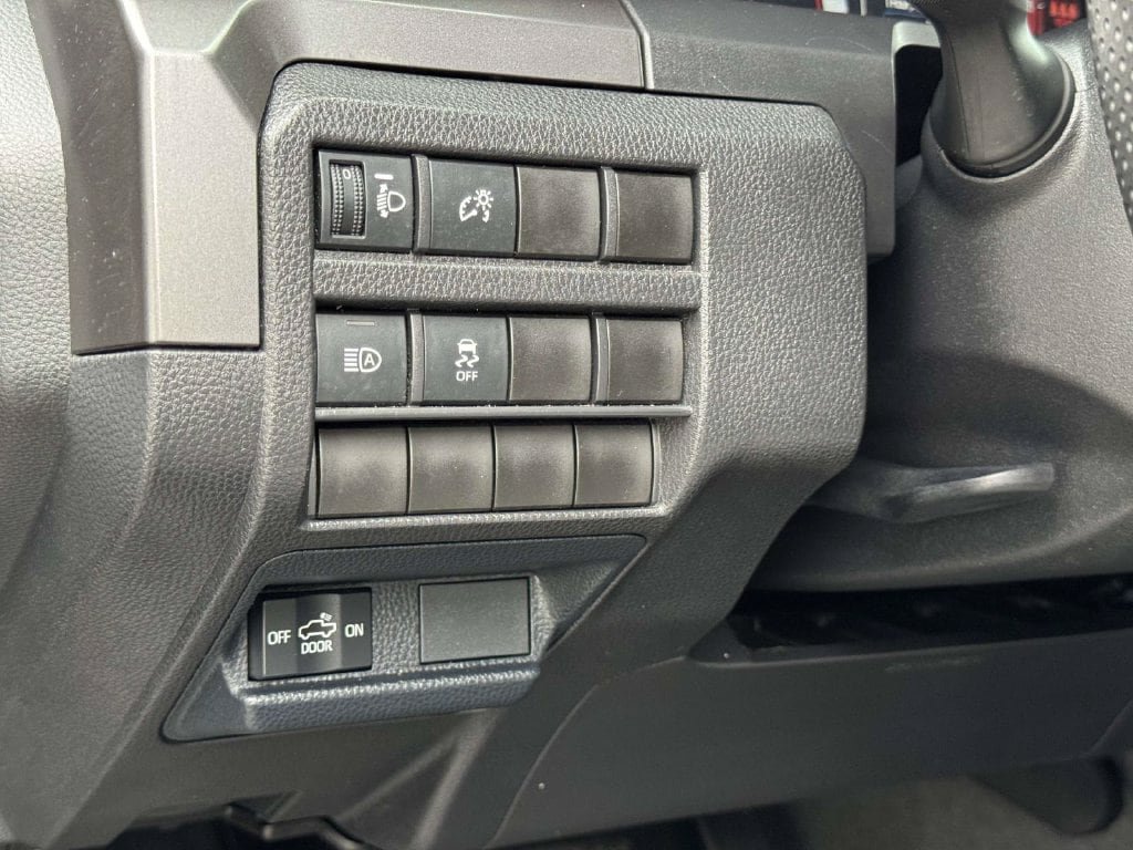 Used 2025 Toyota Tacoma SR5 AWD/4WD image 10