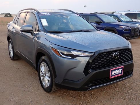 Used 2023 Toyota Corolla Cross LE w/ Moonroof Package FWD image 6
