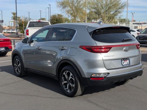Used 2021 Kia Sportage LX image 3