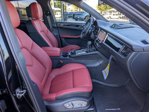 Certified 2026 Porsche Macan AWD/4WD image 25