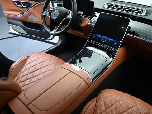 Used 2022 Mercedes-Benz S 580 4MATIC Sedan w/ AMG Line Package image 28