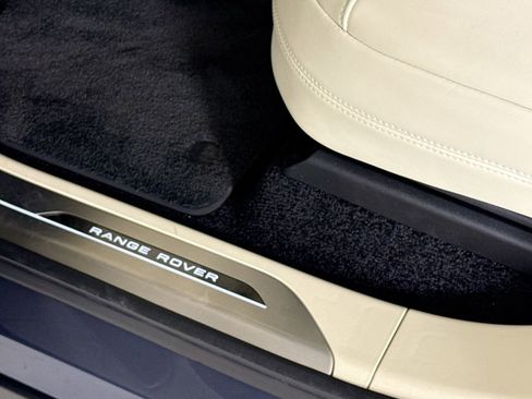 Used 2025 Land Rover Range Rover SE AWD/4WD image 18