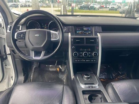 Used 2019 Land Rover Discovery Sport SE image 7
