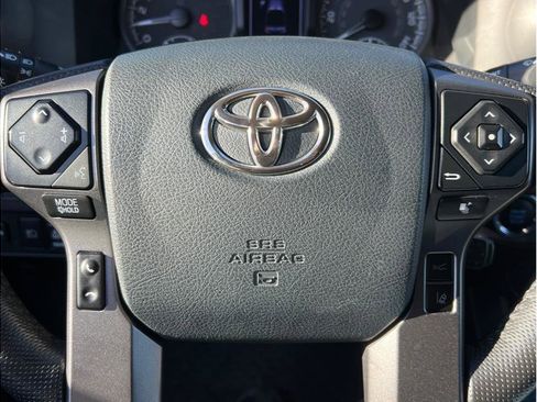 Used 2020 Toyota Tacoma TRD Sport image 10