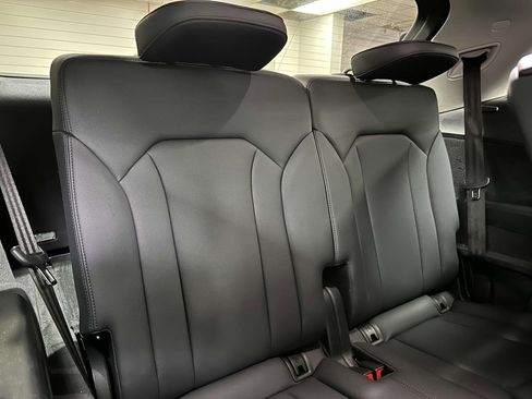 Used 2024 Audi Q7 3.0T Premium image 16