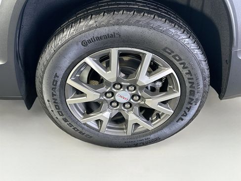 Used 2023 GMC Acadia SLE w/ Driver Convenience Package image 11