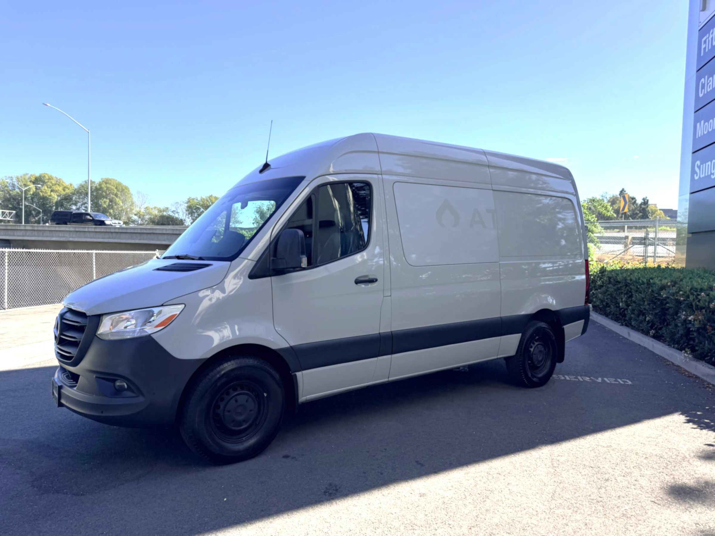 Used 2022 Mercedes-Benz Sprinter 2500 144 Crew image 3
