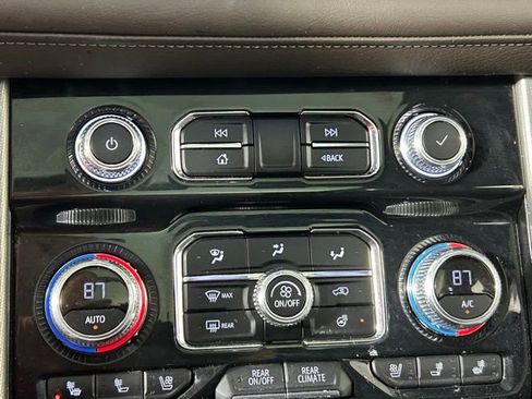 Used 2024 GMC Yukon Denali w/ Denali Reserve Package AWD/4WD image 28