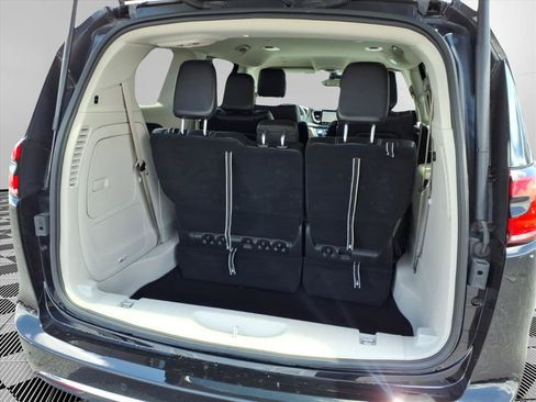 Used 2024 Chrysler Pacifica Limited FWD image 24
