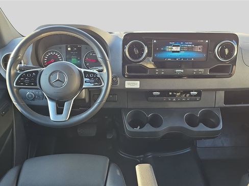 Used 2024 Mercedes-Benz Sprinter 2500 image 9