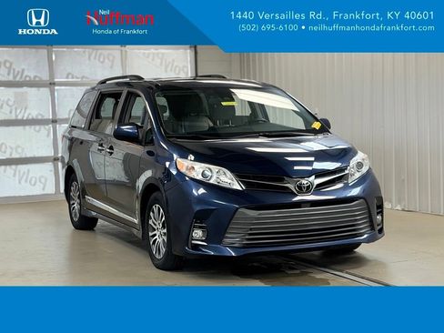 Used 2018 Toyota Sienna XLE w/ XLE Navigation Package FWD image 1