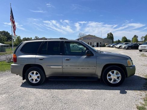 Used 2005 GMC Envoy SLT AWD/4WD image 2