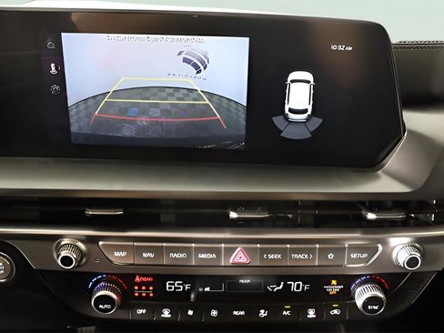 Used 2024 Kia Telluride LX image 32