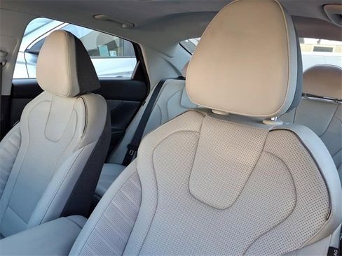 Certified 2025 Hyundai Elantra Limited image 14