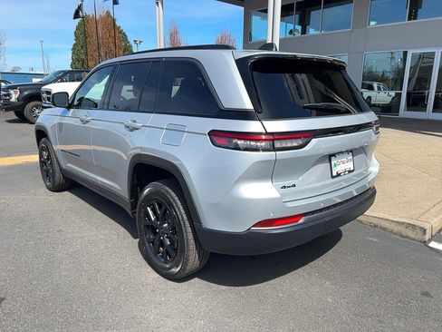 New 2026 Jeep Grand Cherokee Altitude AWD/4WD image 9