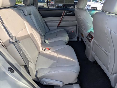 Used 2012 Toyota Highlander Limited w/ Tow Pkg AWD/4WD image 12