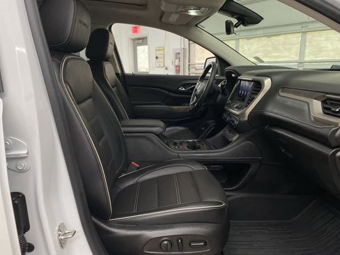 Used 2022 GMC Acadia Denali w/ Denali Ultimate Package image 18