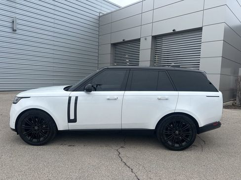 Used 2023 Land Rover Range Rover SE image 3