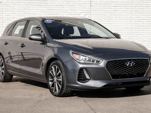 Used 2018 Hyundai Elantra GT w/ Tech Package 03 image 5