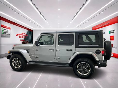 Used 2020 Jeep Wrangler Unlimited Sahara w/ Uconnect 4C Nav & Sound Group AWD/4WD image 4