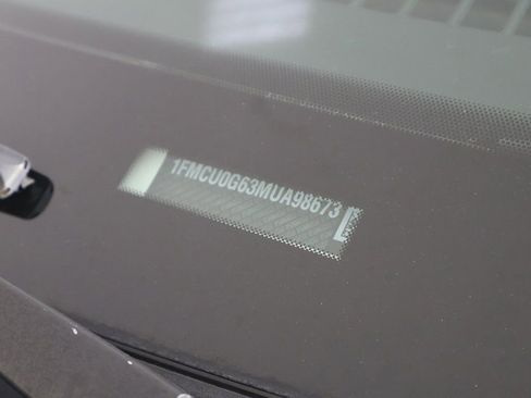 Used 2021 Ford Escape SE image 41