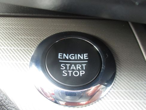Used 2023 Ford Explorer XLT w/ Equipment Group 202A AWD/4WD image 22