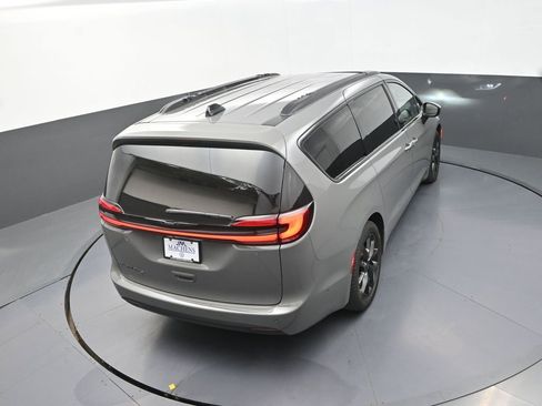 Used 2023 Chrysler Pacifica Touring-L w/ S Appearance Package FWD image 21