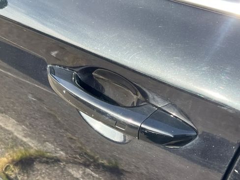 Used 2022 Genesis G70 2.0T image 19