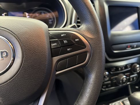 Used 2021 Jeep Cherokee Latitude image 16