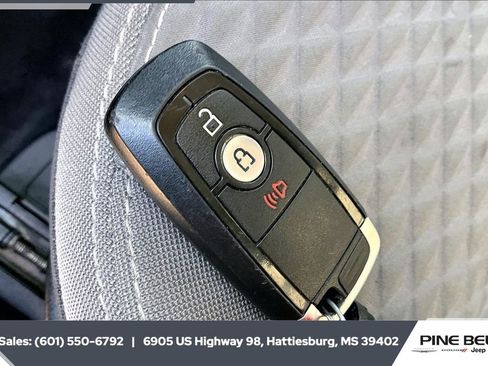 Used 2020 Ford Escape SE image 9