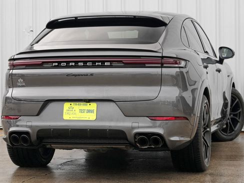 Used 2025 Porsche Cayenne S image 5