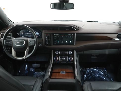 Used 2022 GMC Yukon XL Denali AWD/4WD image 14