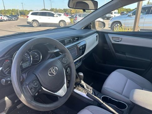 Used 2015 Toyota Corolla LE FWD image 5