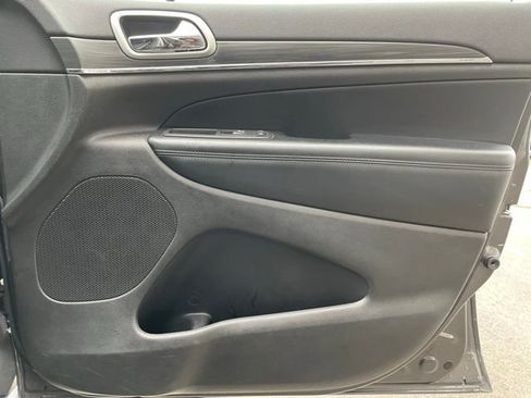 Used 2019 Jeep Grand Cherokee Limited image 29