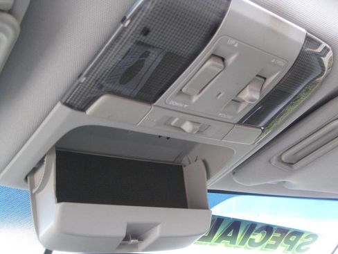 Used 2011 Subaru Outback 3.6R Limited image 35